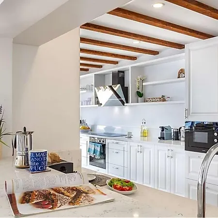 Sleeps 8 Pool Air Con Wifi Willa *