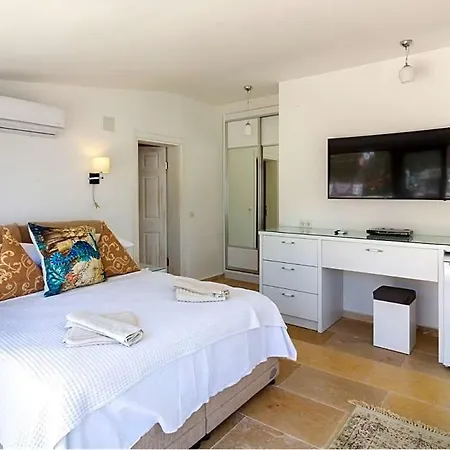 Sleeps 8 Pool Air Con Wifi Willa Kalkan