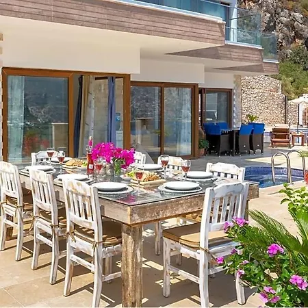 Sleeps 8 Pool Air Con Wifi Villa