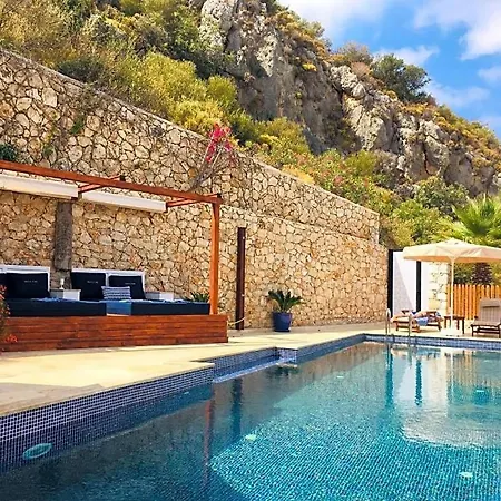 Sleeps 8 Pool Air Con Wifi Villa *