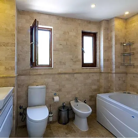 Sleeps 8 Pool Air Con Wifi *