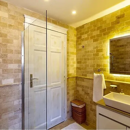 Sleeps 8 Pool Air Con Wifi Kalkan