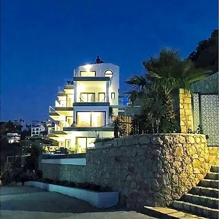 Sleeps 8 Pool Air Con Wifi